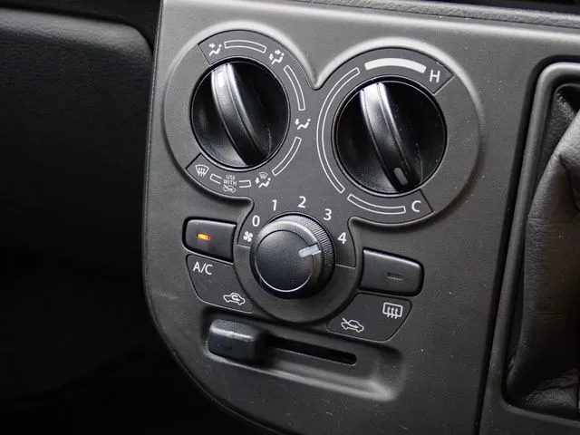 アルト　４ＷＤ（スズキ）の車両写真