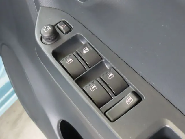 ダイハツ　ミラ　イース