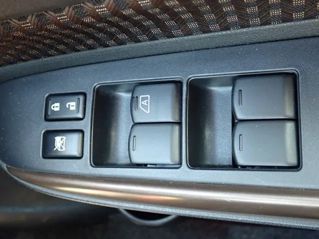 ニッサン　ノート