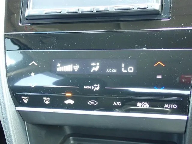 シャトル　ハイブリッド（ホンダ）の車両写真