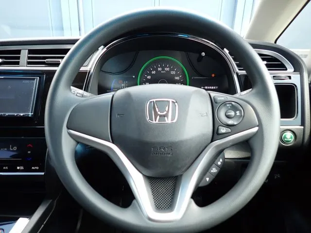 シャトル　ハイブリッド（ホンダ）の車両写真