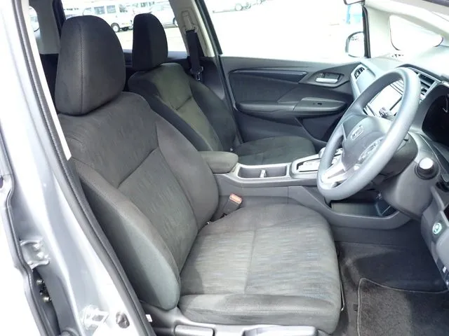 シャトル　ハイブリッド（ホンダ）の車両写真