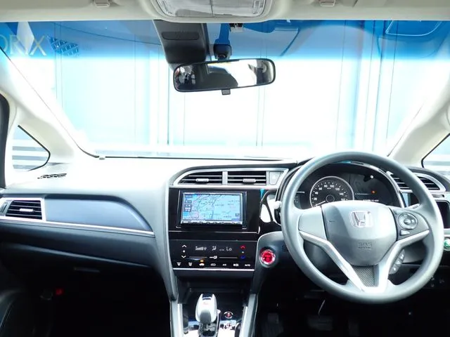 シャトル　ハイブリッド（ホンダ）の車両写真