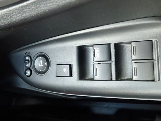 シャトル　ハイブリッド（ホンダ）の車両写真