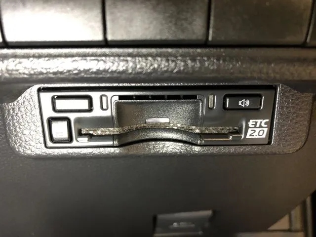 トヨタ　カローラ　ツーリング　ハイブリッド