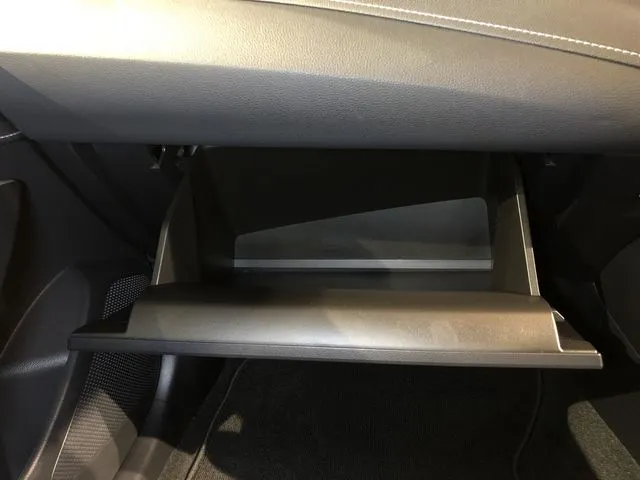 トヨタ　カローラ　ツーリング　ハイブリッド