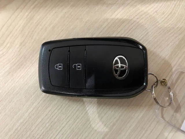 トヨタ　カローラ　ツーリング　ハイブリッド