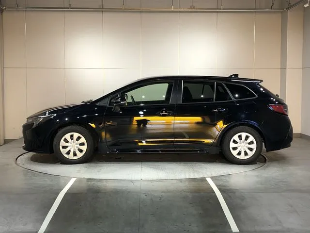 トヨタ　カローラ　ツーリング　ハイブリッド