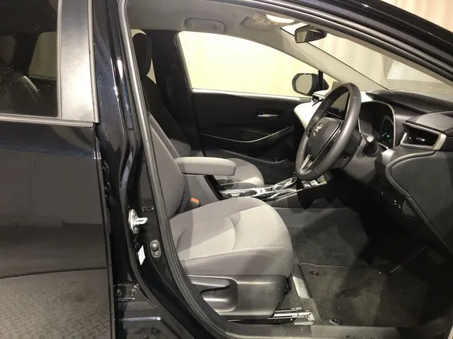 トヨタ　カローラ　ツーリング　ハイブリッド