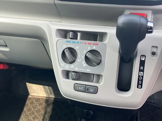 ダイハツ　ミラ　イース