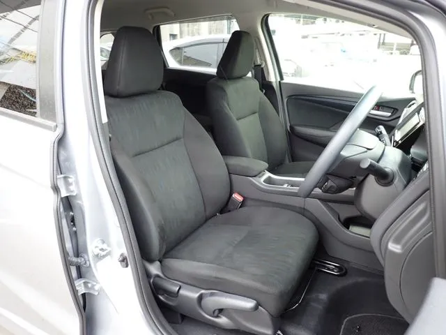 ホンダ　シャトル　ハイブリッド