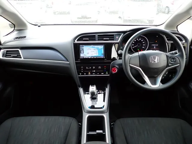 ホンダ　シャトル　ハイブリッド