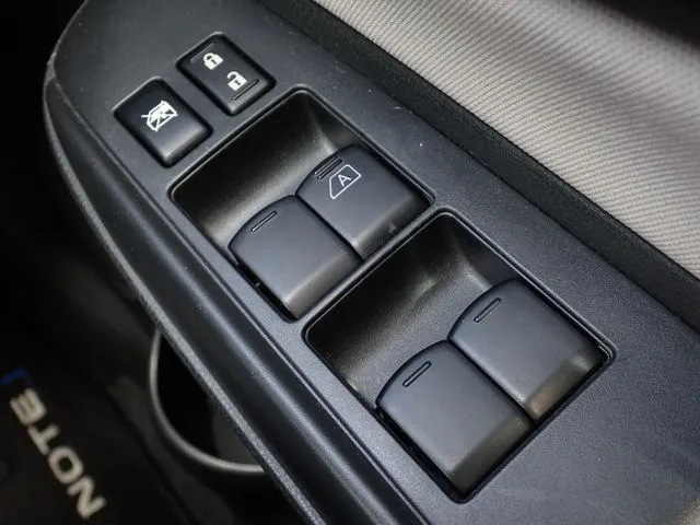 ニッサン　ノート