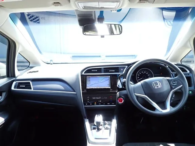 ホンダ　シャトル　ハイブリッド