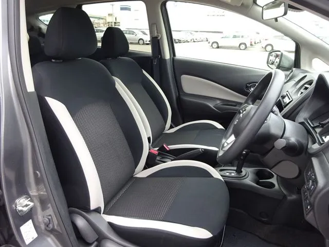 ノート（ニッサン）の車両写真