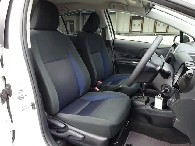 アクア（トヨタ）の車両写真