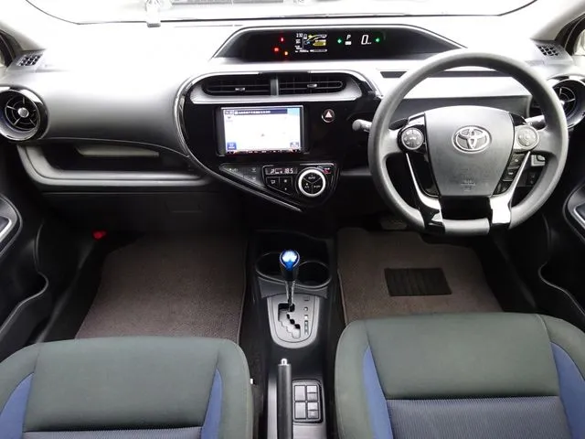 アクア（トヨタ）の車両写真