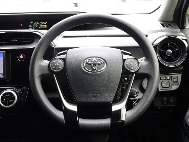 アクア（トヨタ）の車両写真