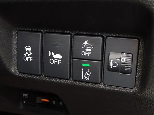 シャトル　ハイブリッド（ホンダ）の車両写真