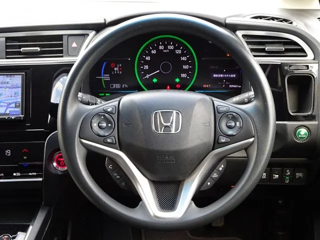 シャトル　ハイブリッド（ホンダ）の車両写真