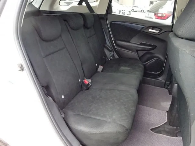 シャトル　ハイブリッド（ホンダ）の車両写真