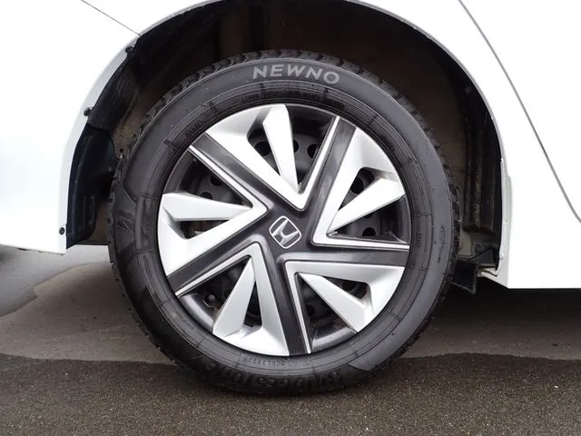 シャトル　ハイブリッド（ホンダ）の車両写真