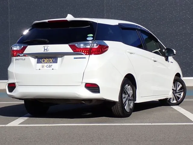 シャトル　ハイブリッド（ホンダ）の車両写真