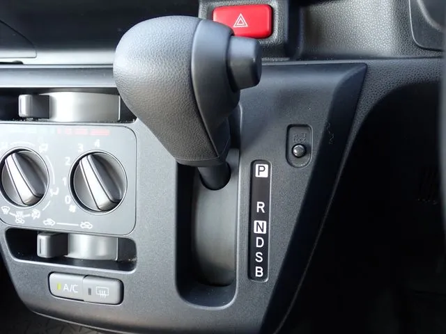 ダイハツ　ミラ　イース