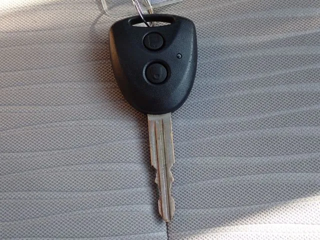 ダイハツ　ミラ　イース