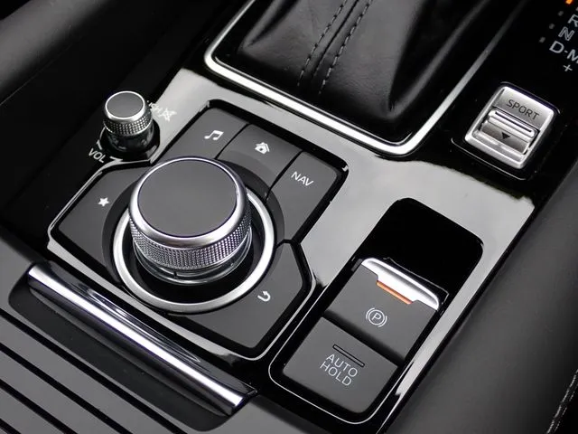 ＭＡＺＤＡ６　セダン（マツダ）の車両写真