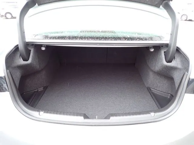 ＭＡＺＤＡ６　セダン（マツダ）の車両写真