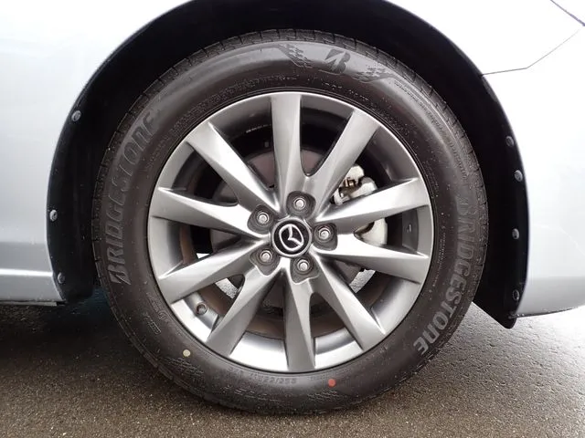 ＭＡＺＤＡ６　セダン（マツダ）の車両写真