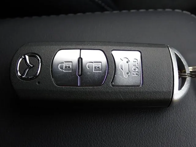 ＭＡＺＤＡ６　セダン（マツダ）の車両写真