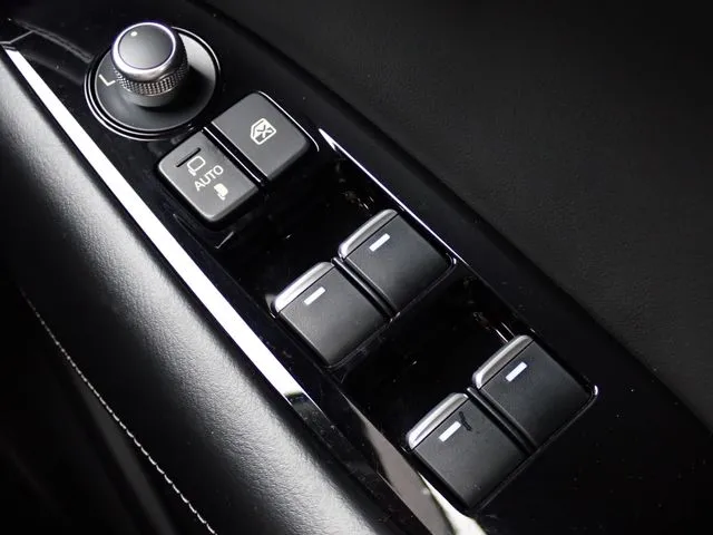 ＭＡＺＤＡ６　セダン（マツダ）の車両写真