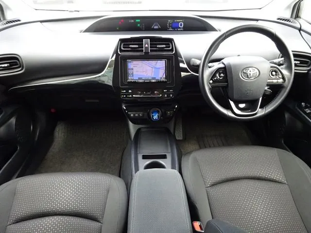 トヨタ プリウス