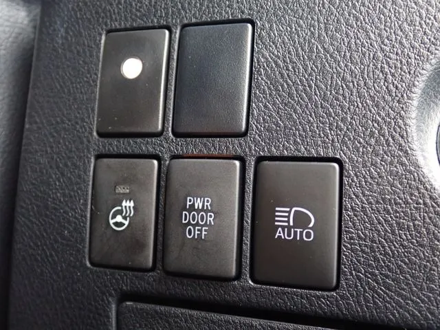 トヨタ　アルファード　４ＷＤ