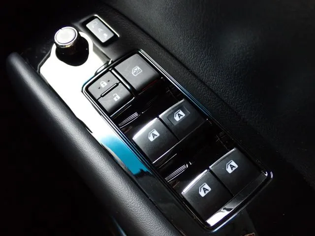 トヨタ　アルファード　４ＷＤ