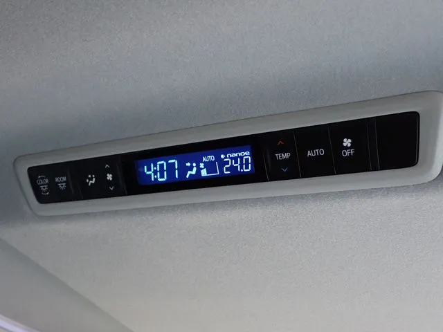 トヨタ　アルファード　４ＷＤ