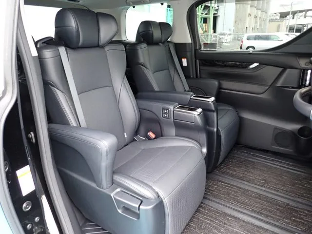 トヨタ　アルファード　４ＷＤ