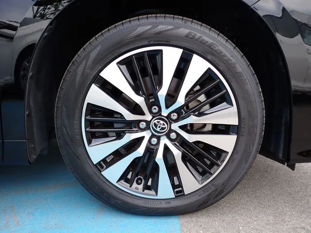 トヨタ　アルファード　４ＷＤ