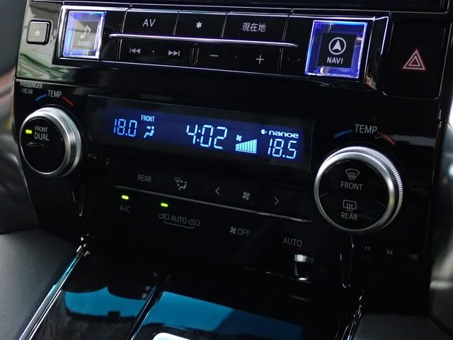 トヨタ　アルファード　４ＷＤ