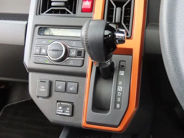 タフト（ダイハツ）の車両写真