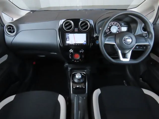 ノート（ニッサン）の車両写真