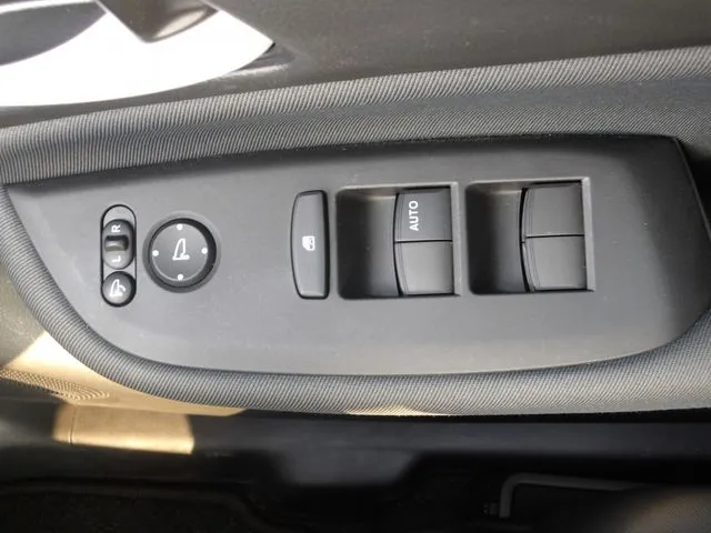 ホンダ　フィット　ｅ：ＨＥＶ　４ＷＤ