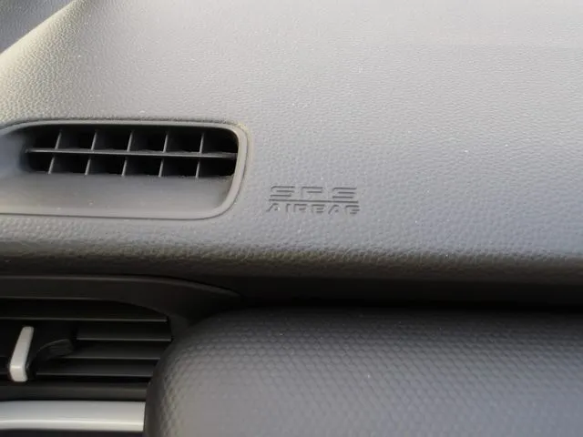 ホンダ　フィット　ｅ：ＨＥＶ　４ＷＤ