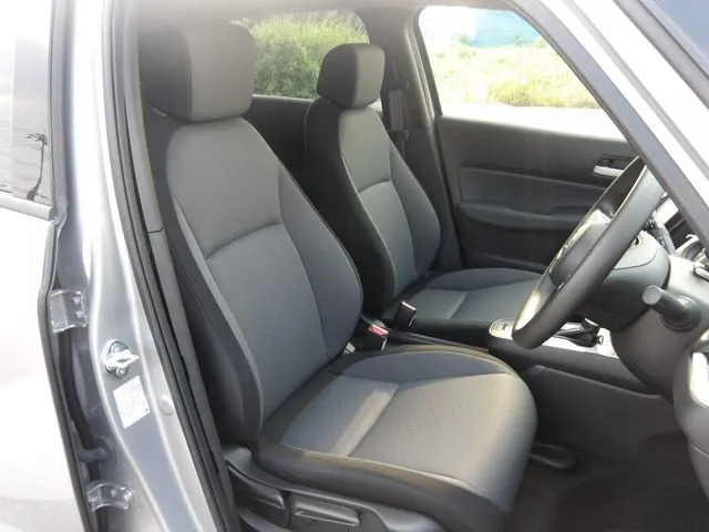 ホンダ　フィット　ｅ：ＨＥＶ　４ＷＤ