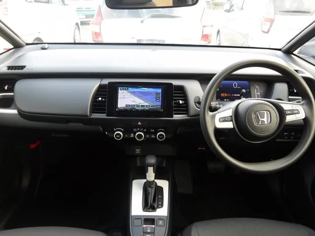 ホンダ　フィット　ｅ：ＨＥＶ　４ＷＤ