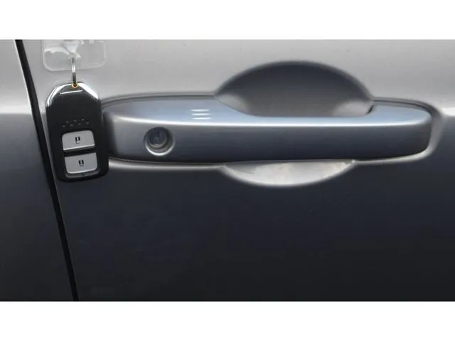 ホンダ　フィット　ｅ：ＨＥＶ　４ＷＤ