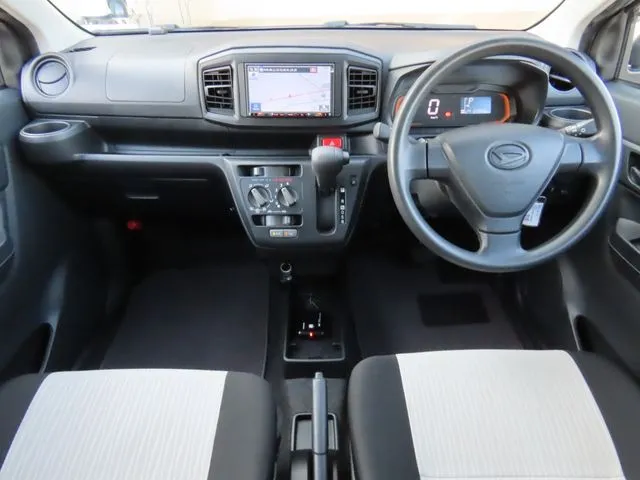 ミラ　イース（ダイハツ）の車両写真