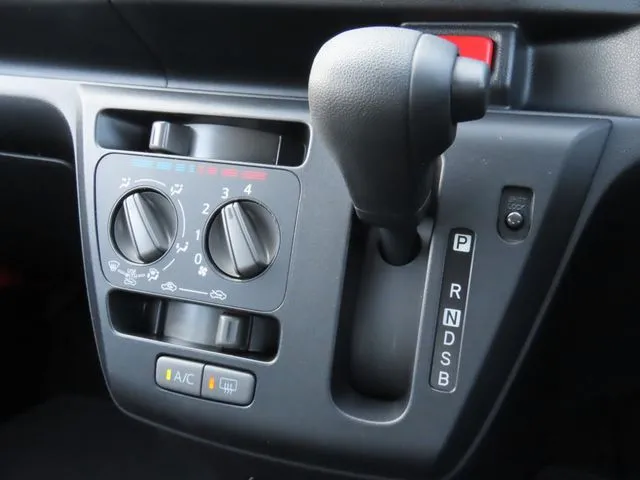 ミラ　イース（ダイハツ）の車両写真